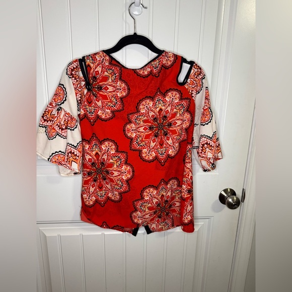 Chico’s 0 Petite Red Tiled Spice Cold-Shoulder Top - Picture 8 of 9